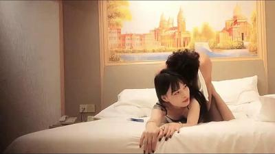 骚妹bb让仔细看看被草喊着使劲操我bb。 .