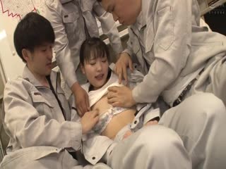 AP-747_B 一名在仓库工作的朴素女孩（大胸、眼镜、白皙皮肤）因同事的性骚扰而大汗淋漓