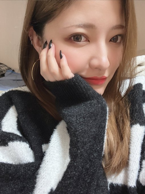 [未经审查的首次拍摄] 一个看起来像 Platinum Oishi Eri 的女孩进行吞精、中出和母乳喂养游戏。