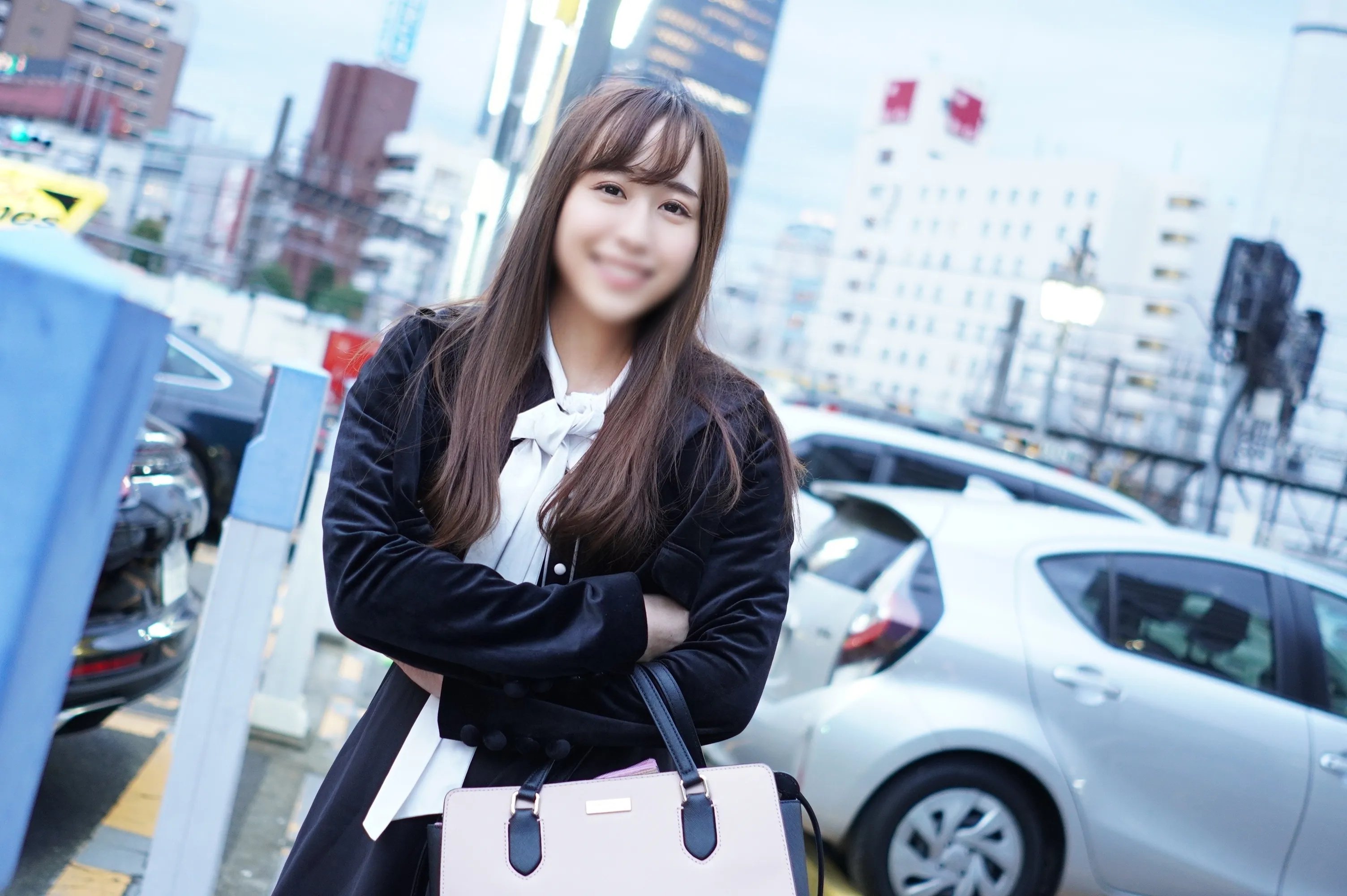 [未经审查] 即时口交采访♡我遇到了一个古怪，自然的女大学学生，在3分钟内，她就给我口交，吞下它，并在没有戴避孕套的情况下给我内射！