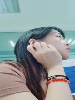 清纯小野喵】在外资公司上班美丽小姐姐~上班偷偷直播!~！ ！ ✨✨✨--无声音时是主播关的，怕泄露公司机密_20220531_090454