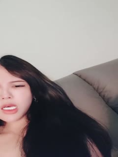 模特小骚货！炮友干废了自慰！ 4小时激情不断，丁字裤美腿黑丝，假屌各种姿势抽插，手指插入猛扣