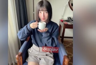 FC2PPV 3185634 纯粹出于好奇而出现的整洁蓬松女孩，短发的变态是货真价实的