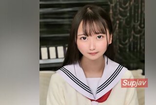 FC2PPV 3631164 这位美女是可爱国宝，18岁，合法小身材！对男性生殖器缺乏经验且不熟悉