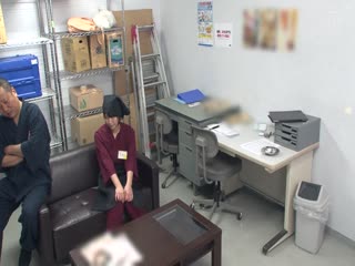AP-714_A 一名在酒吧工作的新兼职工被指控权力骚扰并被迫发生性关系。第 03 卷