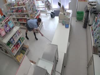 HUNTA-627-无保护的内裤镜头！是故意的吗？ 2. 我打工的便利店里的姑娘们