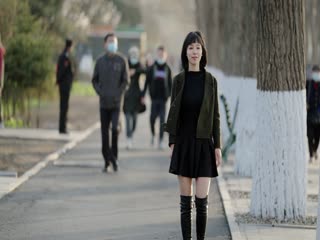 《最新流出☀️国模私拍》中国王牌唯美女体艺术摄影相约中国【短发韵味模特-英丽-裸身与着衣之间的反差对比】8K原档画质-1080p