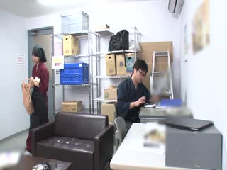 AP-714_A 一名在酒吧工作的新兼职工被指控权力骚扰并被迫发生性关系。第 04 卷