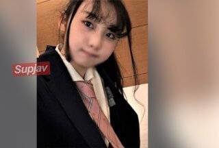 FC2PPV 3244600 【首次中出潮吹】<纯情少女>人生中第一次的奇闻趣事，大量精液受精！ “如果我生了孩子怎么办……”