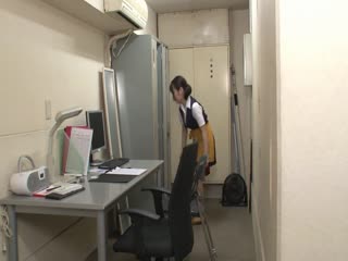 AP-692_A 一家家庭餐厅的无辜女性兼职员工遭到经理的性骚扰，经理每天都反复玩弄她的乳头，不知不觉中，她的乳头就开始跳动，她无法停止兴奋……第 1 部分