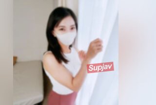 FC2PPV 3893435 [无码，完全素人]这是你第一次体验中年男人的极粗阴茎吗？身材苗条、略带透明感的美女被深插阴道
