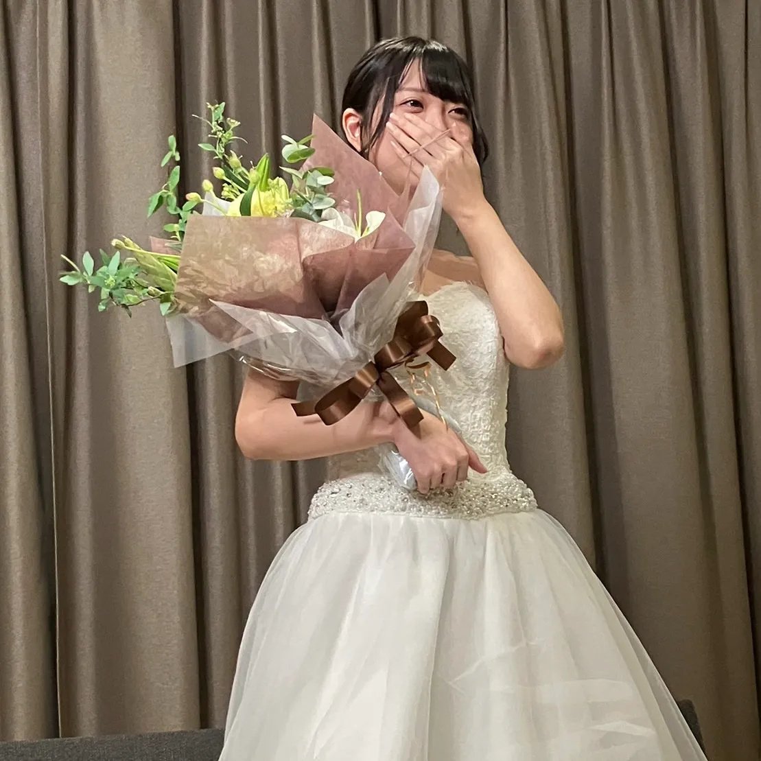 【终于开始贩卖】惠理佳泪下的毕业婚礼！在粉丝感谢祭的个人摄影会上挑战奖励！附有写真集的先行销售版！ -cd2