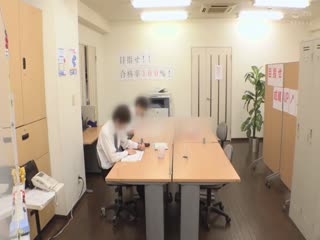 DOCP-119「别看…我要尿尿…」变态补习班老师给我利尿剂和壮阳药，让我在日式厕所尿尿