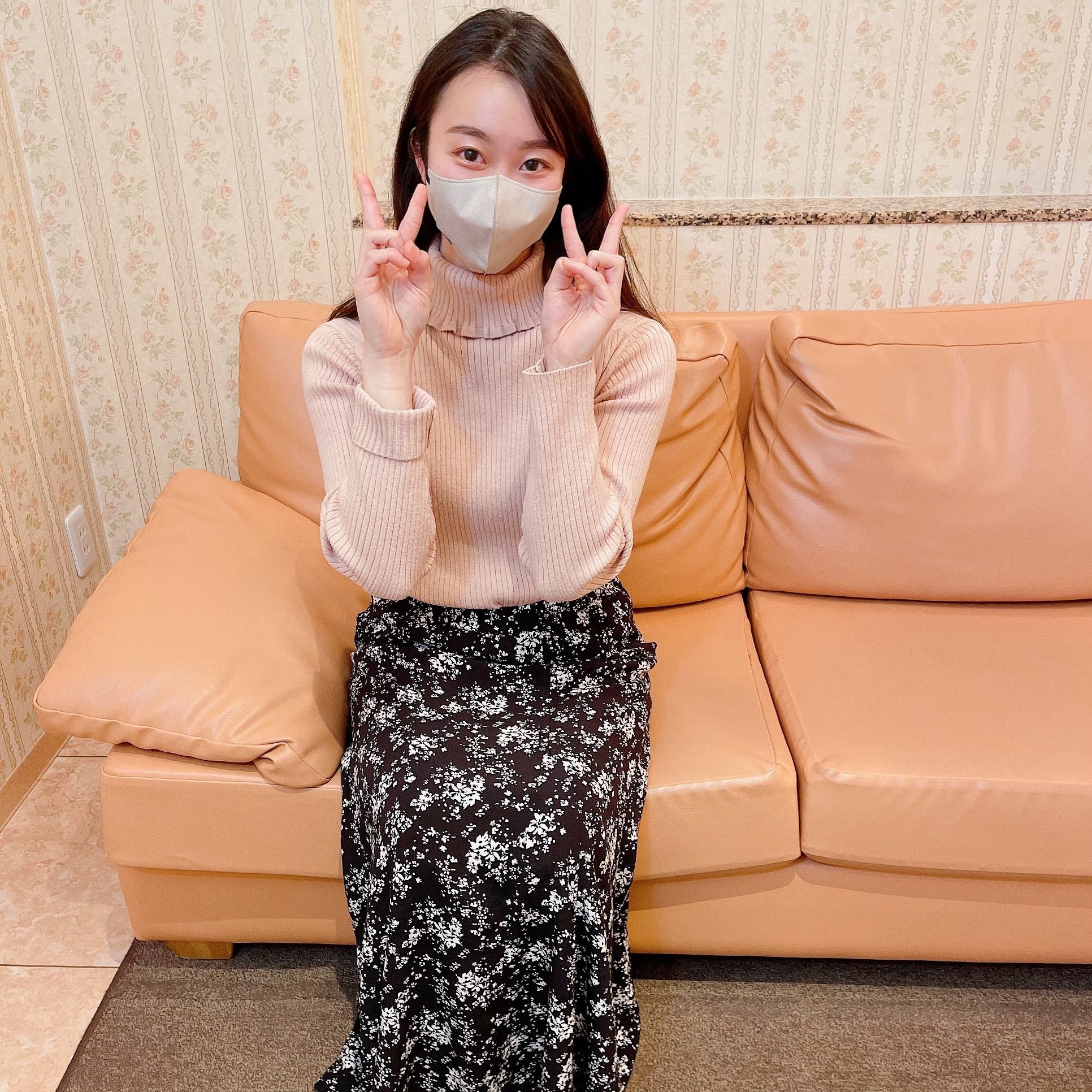 一看就知道完全的处女K先生，19岁女大学生，出生以来第一次的SEX生插入，中出，嘎嘎哭，，尖叫！ ！但是活-cd4