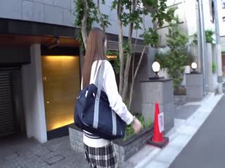SIM-042_B 放荡女学生的奶子酒吧体验！ ？大而敏感的乳房被按摩和吸吮
