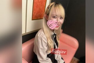 FC2PPV 3275029 【新作限定降价】与身穿地雷装的白皙苗条少女Mami进行纯粹性爱。因为感觉很好
