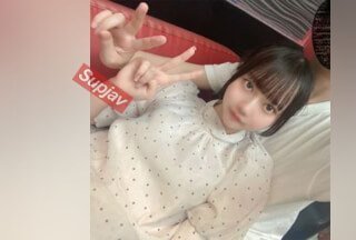 FC2PPV 3891699 18岁，纯洁无邪，面对爱情害羞胆怯。约会结束后，不允许直接插入，大量的精液被射入她的体内，缠绕在她浓密的阴毛上。