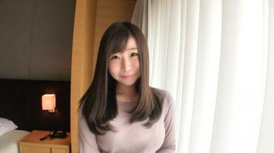 SIRO-4049 【初拍】[美臀巴士导游] 拥有散发性感美臀的巴士导游。如果将丁字裤推开，插入溢出的爱液中……素人申请者，首次AV拍摄125 Hikari 24岁 巴士导游