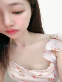 一线城市 某公司人事白领【小白呀呀】办公室里逼太痒 排气！ ~~~✨✨✨--极品反差婊，大尺度让兄弟们9-15-9_(new)