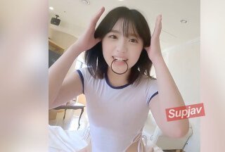 FC2PPV 3393451 穿着白色紧身衣的 Natsuki-chan 看起来就像天使！我把头发往后梳，然后把食物塞进嘴里。