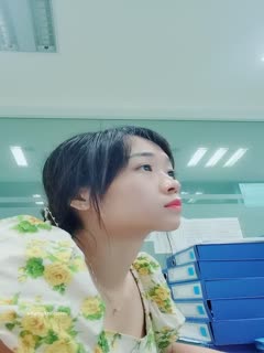 清纯小野喵】在外资公司上班美丽小姐姐~上班偷偷直播!~！ ！ ✨✨✨--无声音时是主播关的，怕泄露公司机密_20220530_145058