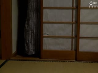 AVOP-431 淫荡女同3P ～白皙美女妻温泉之旅被戴绿帽～