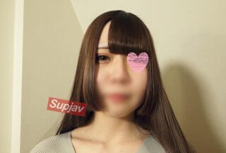 FC2PPV 3282376 [未经审查] 她热情地舔着中年鸡巴，不介意中出。纤细美丽的乳房，光滑的阴部，可爱的笑容，强烈