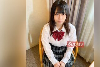 FC2PPV 3591389 [No mo] [露脸] *真正的制服* [第 2 部分] 身材矮小、隐藏巨乳的女孩，是人气乐队的主唱 - 中出