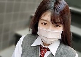 一名正在进行性行为的无辜女性。
