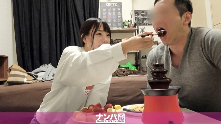 200GANA-1997+资深泡妞高手带女孩回房间做爱，并偷偷拍摄+111+狼吞虎咽吃下巧克力、香蕉、鸡巴♪超性感纯真苗条少女出现！