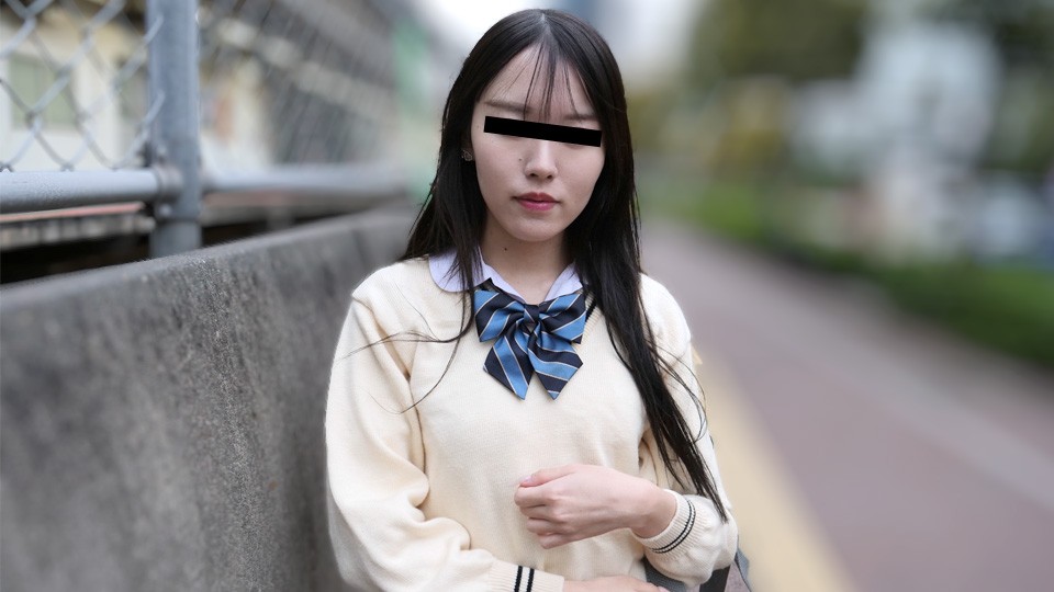 10musume 天然むすめ 081425_01 在火车上恶作剧穿制服的女孩山下萌香