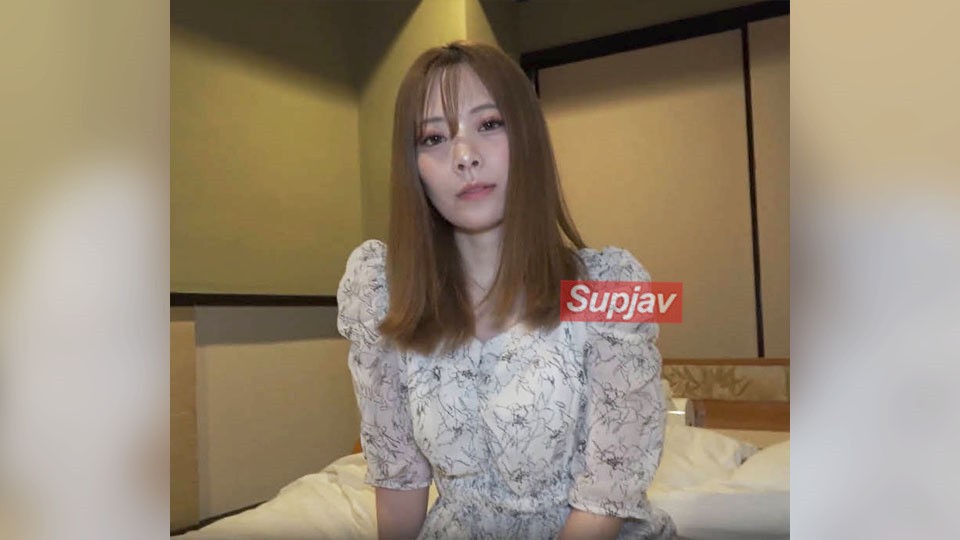 FC2PPV 4740827 *14号前八折* [无码] [露脸] 这位看起来像在美容院或美容院工作的美丽人妻，在学校午餐中心工作时被玩弄。
