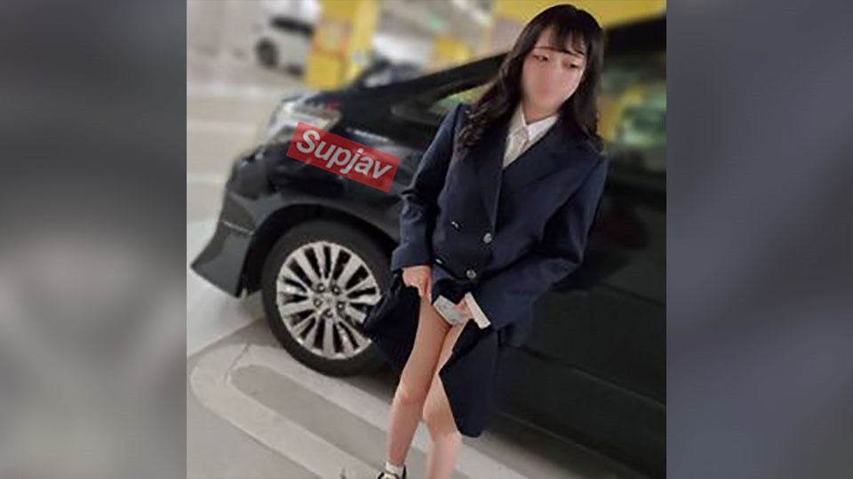 FC2PPV 4741340 留着黑色长发的优等生。毕业后长大了，这是她好久没拍制服了。