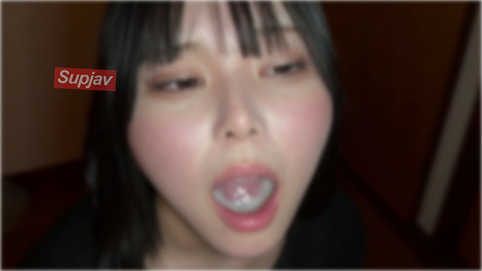 FC2PPV 4750087 【素人颜射/吞精】我在派对上结识了一个女大学生，让她和我一起在家喝酒，然后偷偷溜进去快速口交、吞精和大量颜射