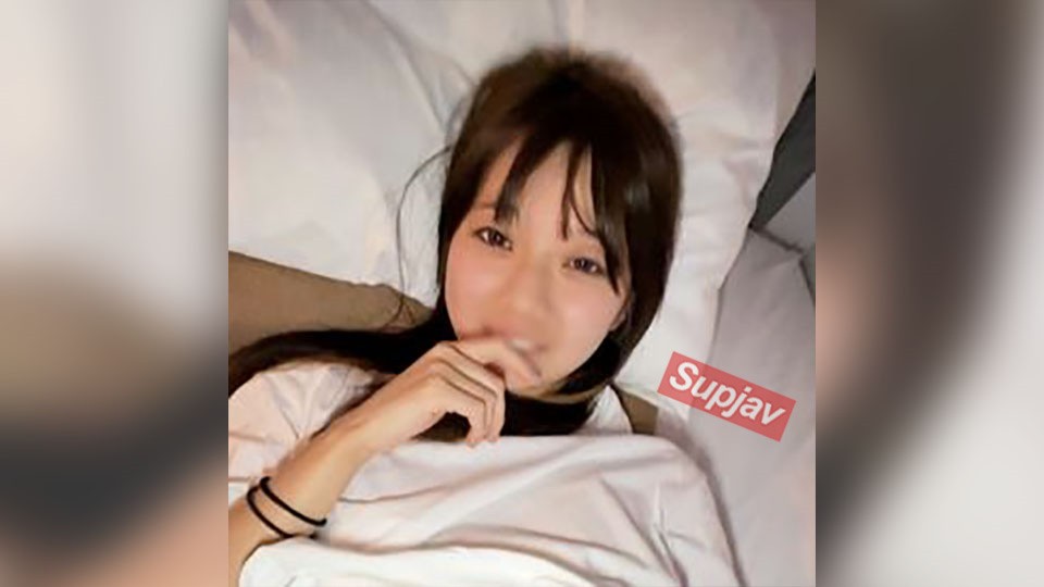FC2PPV 4751641 我们在暑假期间为这位偶像女孩拍摄了一些性感、素颜的照片。