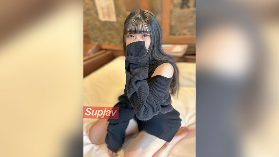 FC2PPV 4739501 990积分，到第3集为止 [20岁白皙美胸学生] 张开双腿羞辱游戏：“我好羞耻……”一根火热的鸡巴插入她敏感的阴户进行野性内射。