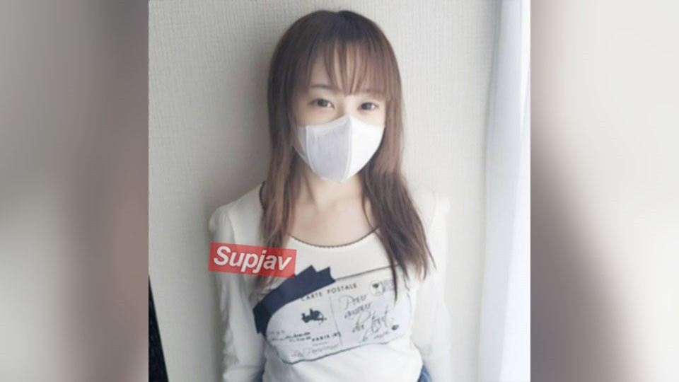 FC2PPV 4603162 ♡ 半价到1/22【无码全素人】有点纯真的18岁少女只和一个人发生过关系！最近对性很感兴趣♡于是中年男子把她白皙未发育的身体当宝石一样玩弄，粗壮的鸡巴狠狠地操着她的处女小穴，让她的脸看起来像个女人一样射精！