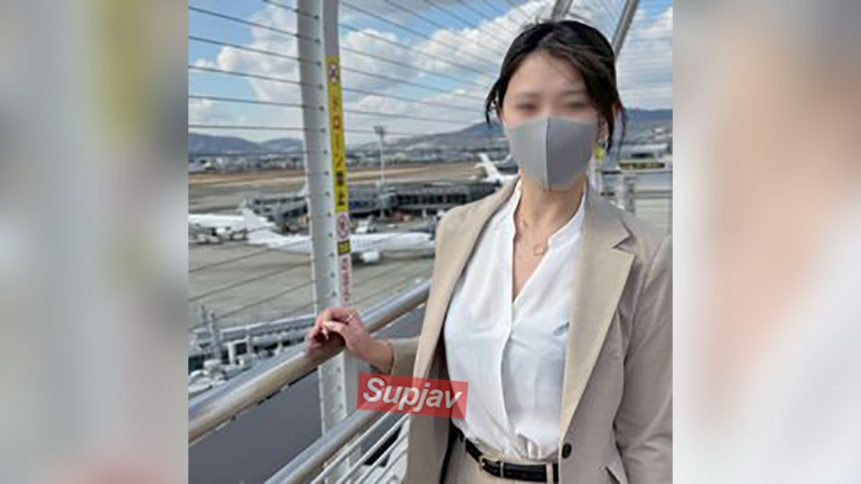 FC2PPV 4625589 真正的素人首次登场！我很享受在机场将遥控振动器插入一位年底回家的 D 罩杯新毕业办公室女士体内的乐趣。