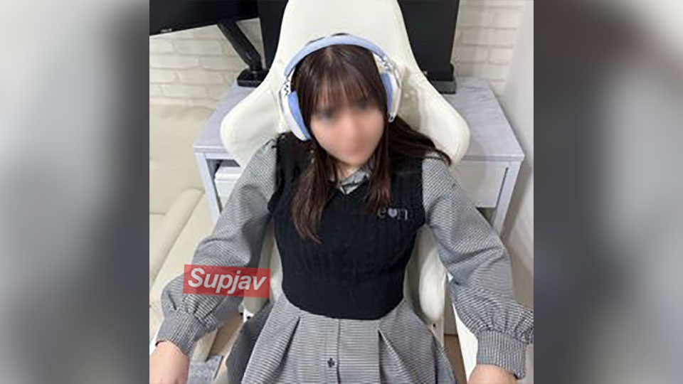 FC2PPV 4647488 在家里被像川口春一样的女上司夺去了童贞，获得了最优秀童贞毕业。