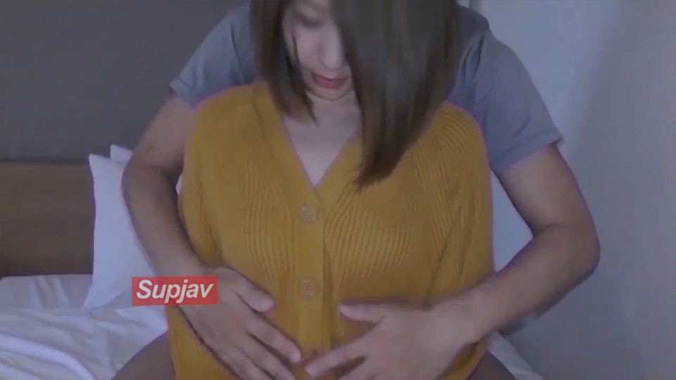 FC2PPV 4688995 【5天限量贩卖 再版 瘦脸马赛克】美丽的秋田人妻大白天在酒店给孩子们买伴手礼时，被人叫出来中出。重新编辑的版本