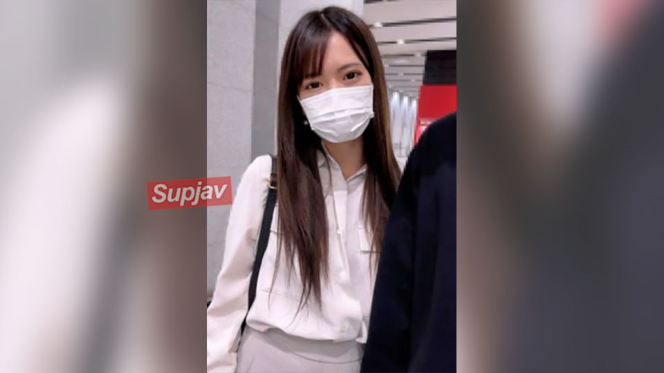 FC2PPV 4693525 [Pa.到月底为止]在**工作的已婚女性OL。她工作很忙，看起来很沮丧，所以我将我的精液射进了她毛茸茸的阴部。