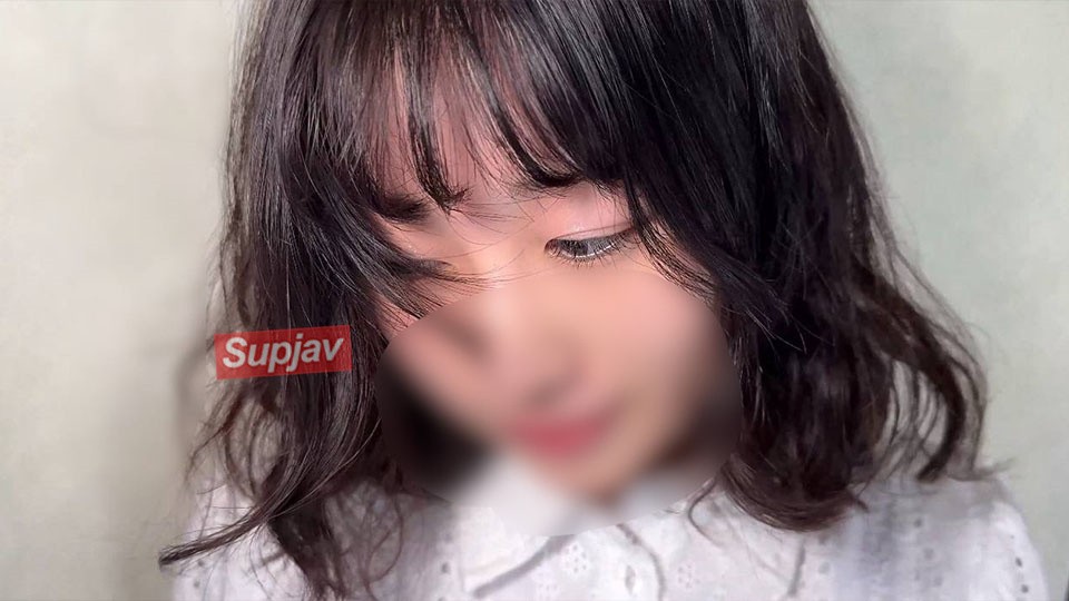 FC2PPV 4697605 【素人】19岁可爱少女，身材火辣，纯情满满♡ 被保证怀孕的量搞得晕头转向……*有评论奖励*