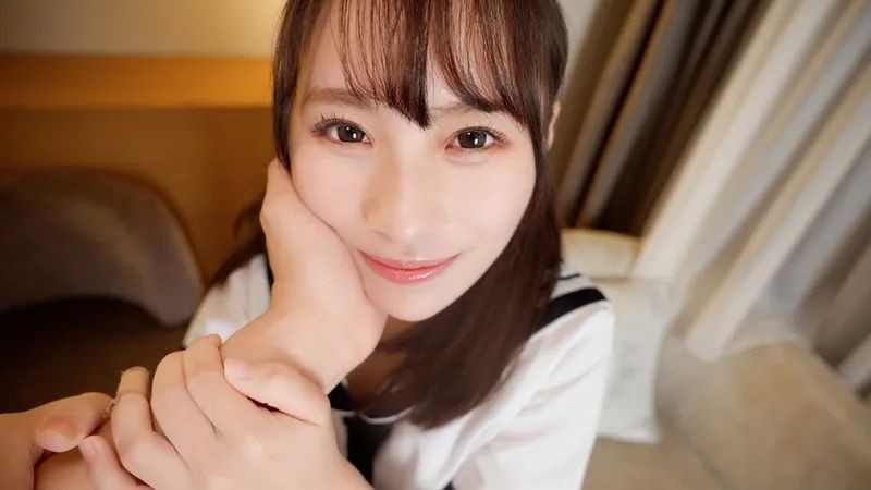 S-Cute 5694 与身穿制服和比基尼的 Hinako #1 的 POV 性爱